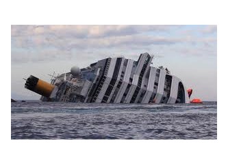 Hindistan'da gemi battı