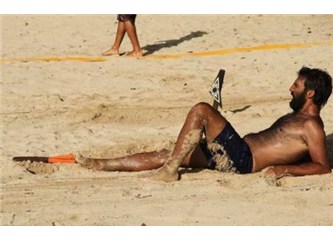 Survivor geyikleri kırıp geçiriyor