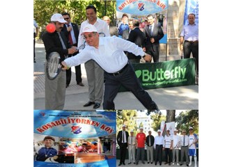 Burdur Valilik önünde Sokak Tenisi