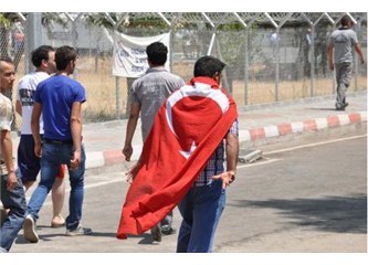 Suriyelilerin bulunduğu kampta isyan çıktı