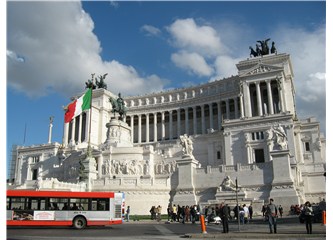 Medeniyetini tarihinden alan kent-Roma:Victor Emmanuel  Meydanı'ndan Aşk Çeşmesi'ne