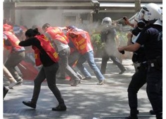 Biber gazı öldürmez bak ben kendime sıkıyorum bir şey olmuyor!
