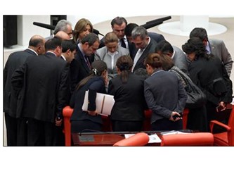 Meclis’ten “erken seçim” değil “referandum” çıktı; Çankaya’dan “veto” bekleniyor!