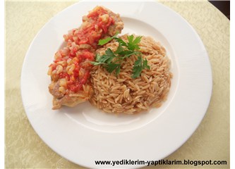 Domatesli Tavuk ve Arpa Şehriye Pilavı