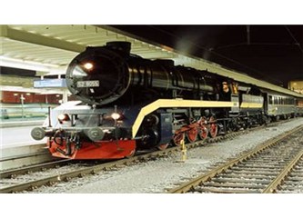 İlk ve orijinal Orient Express, yarım düzine ülkeden geçip Avrupa ile İstanbul'u bağlayan ilk ekspre