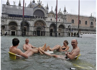 Venedik batıyor! (Venedik son 150 yılın en büyük su baskınına hazırlanıyor!)