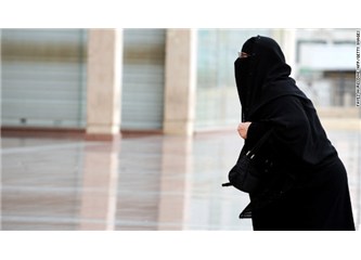 Suudi Arabistan kadın haklarını teknoloji ile eziyor