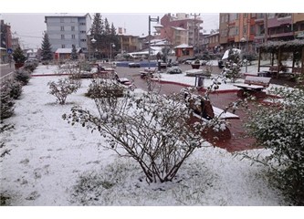 Dursunbey'e Mevsimin ilk karı yağdı.