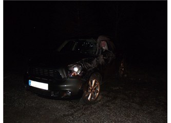 Dursunbey'deki kaza sürücüyü isyan ettirdi.