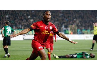 Drogba Twitter'i salladı