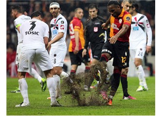 Galatasaray Gençlerbirliği maçında kral tüm çıplaklığıyla ortaya çıktı