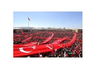Diyarbakır Mitingi'nde eline tek bir Türk bayrağı almayan Kürtler, empati yapmayı bilir mi acaba?