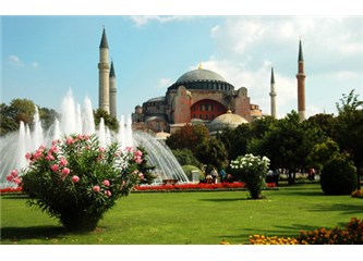 Aşık olmalı İstanbul'a...