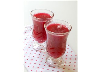 Ev yapımı vişne şerbeti