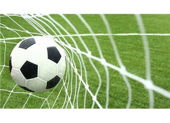 4 stoperle defansif; 4 forvetle ofansif oynanmıyor artık futbol...