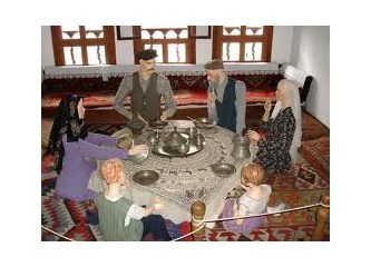 Neşeyi avuçlarımızda tutup...