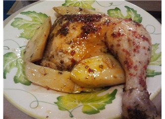 Tavuk yemeği (patatesli, biber salçalı, kurutulmuş domatesli)