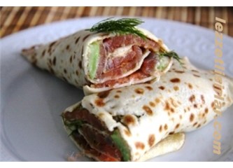 Avokado ve füme somonlu krep tarifi