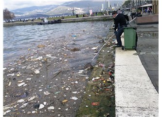 İzmir Körfezi’nin çöpleri