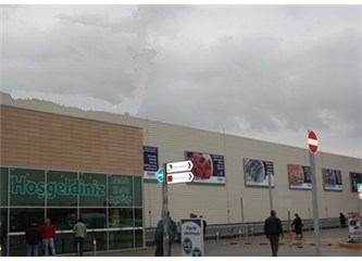 Gezi'ye ve Gezi eylemcilerine destek veren yardımsever (!) İngiliz hipermarket