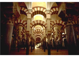 Endülüs Emevileri'ni, İspanya'da 700 yıl yaşayan Müslümanları lütfen unutmayın!