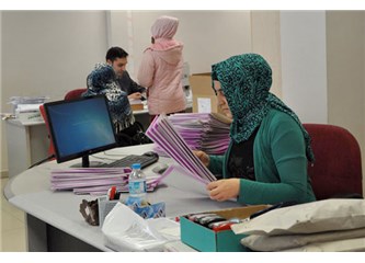 İnsanlar arasında statü sorunları yarattığı için resmi- özel ayrımı kaldırılmalı