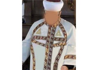 Boynunda haç ile cuma namazı kıldırmak