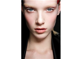 Beyaz Eyelıner ‘in’ Siyah Eyelıner ‘out’