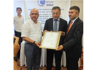 Afyon Beyazay bölge toplantısında Cumhurbaşkanlığı Yetki Belgesi verildi.