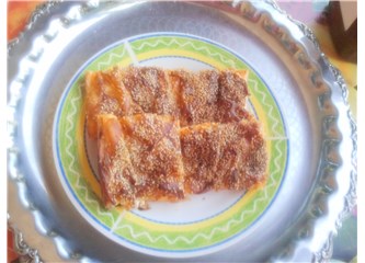 Beyaz peynirli, susamlı börek