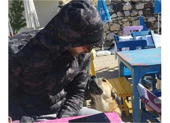 Gizemli oyuncu Seçkin Özdemir kapşonunu çıkarmıyor !