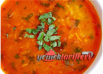 Domatesli Tavuksuyu Çorbası
