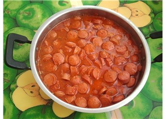 Salçalı sosis
