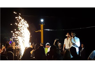 Cem Belevi bir gecede iki konser verdi.