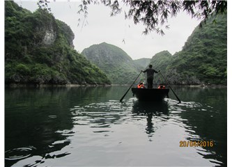 “Alçalan Ejderha” Halong Bay