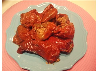 Zeytinyağlı kuru biber dolması