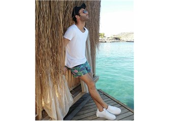 Seçkin Özdemir Tatil Paylaşımlarıyla Sosyal Medyayı Sallıyor!