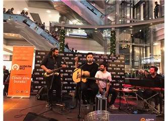 İlyas Yalçıntaş'tan Akustik Konserde Türkü Show