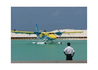 "Abla" Grubu Üç Pilotun Uçak Paletindeki Suyu Seyyar Tulumbayla Boşaltmasını İzler