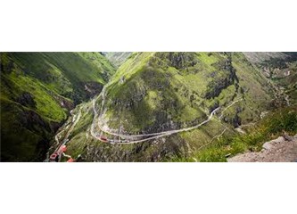 Ekvador’daki Beşinci Günde “Abla” Grubu, Trenle Şeytan’ın Burnu’na İner Sonra Cuenca’ya Gider
